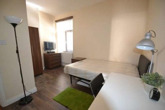 1 bedroom House Shar...